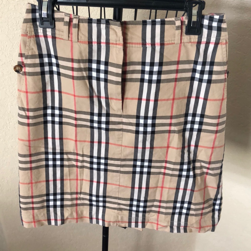 Burberry skirt. Great condition!